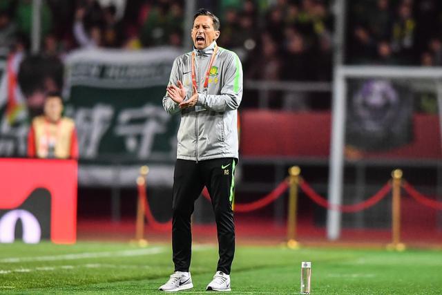 周琦20+12广东险胜首钢 曾凡博18分沃特斯27分