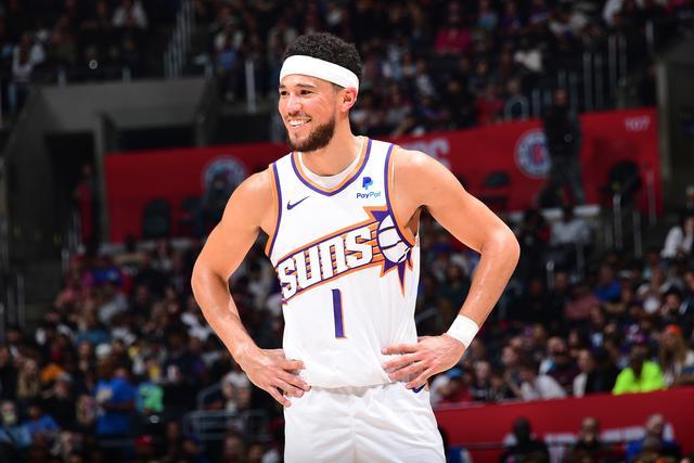 英超最佳阵：萨拉赫领衔，帕尔默&加克波在列