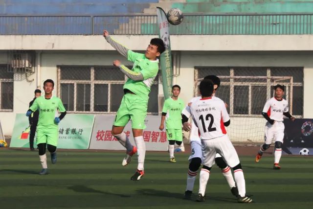 詹姆斯25+8浓眉20+14丁威迪首秀 湖人大胜活塞