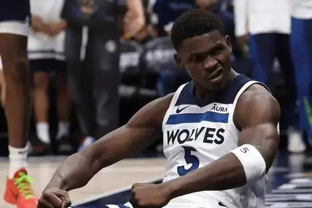 NBA新赛季前瞻：争冠格局混乱 詹杜库难现辉煌